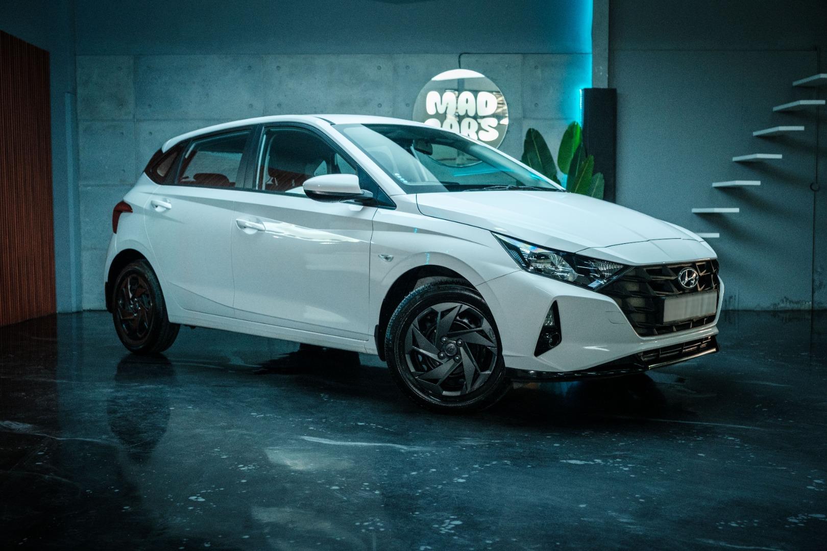 ハルぞぉ 2023 Hyundai i20 1.4 Motion Auto Q2FyTGlzdGluZzo3ODMxMzA R259950
