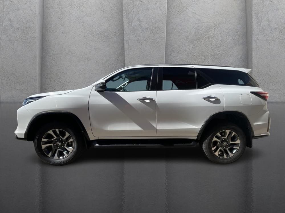Toyota Fortuner 2.4 Gd-6 Rb At
