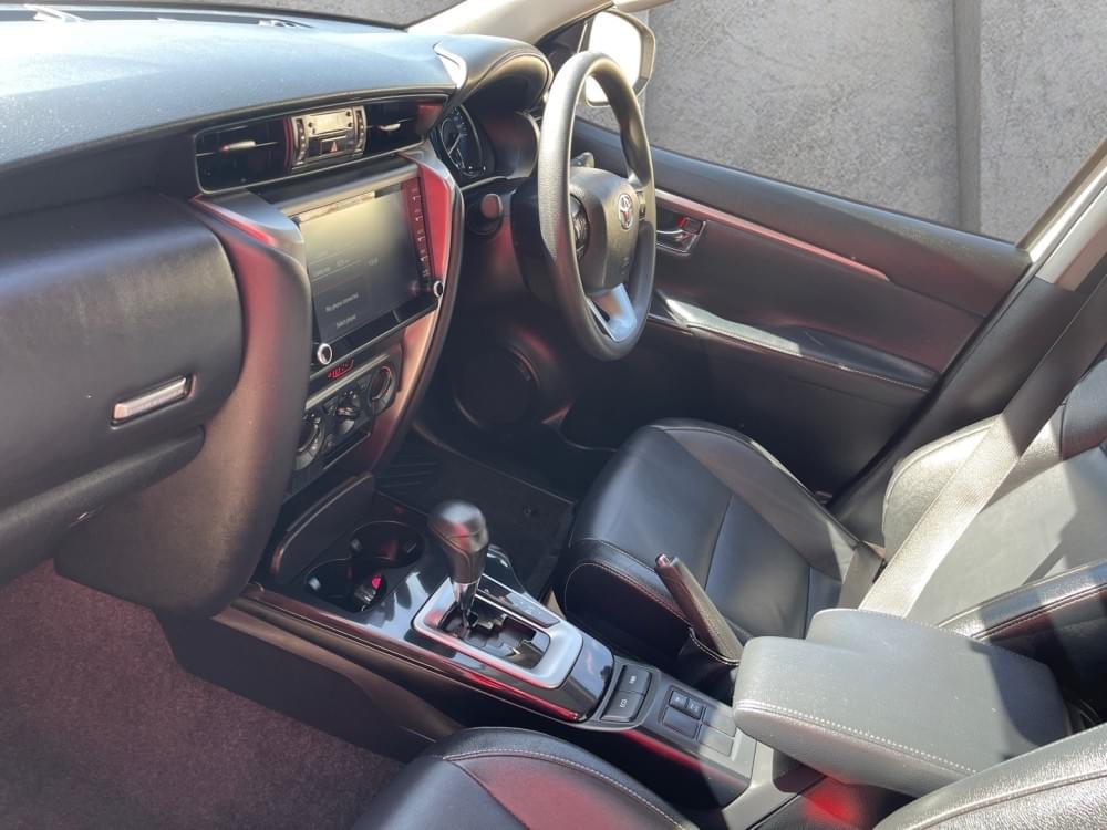 Toyota Fortuner 2.4 Gd-6 Rb At