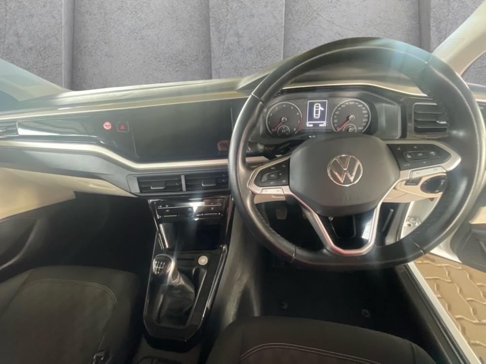 Volkswagen Polo Sedan 1.6 Life