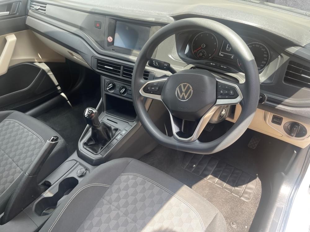 Volkswagen Polo Sedan 1.6 Base