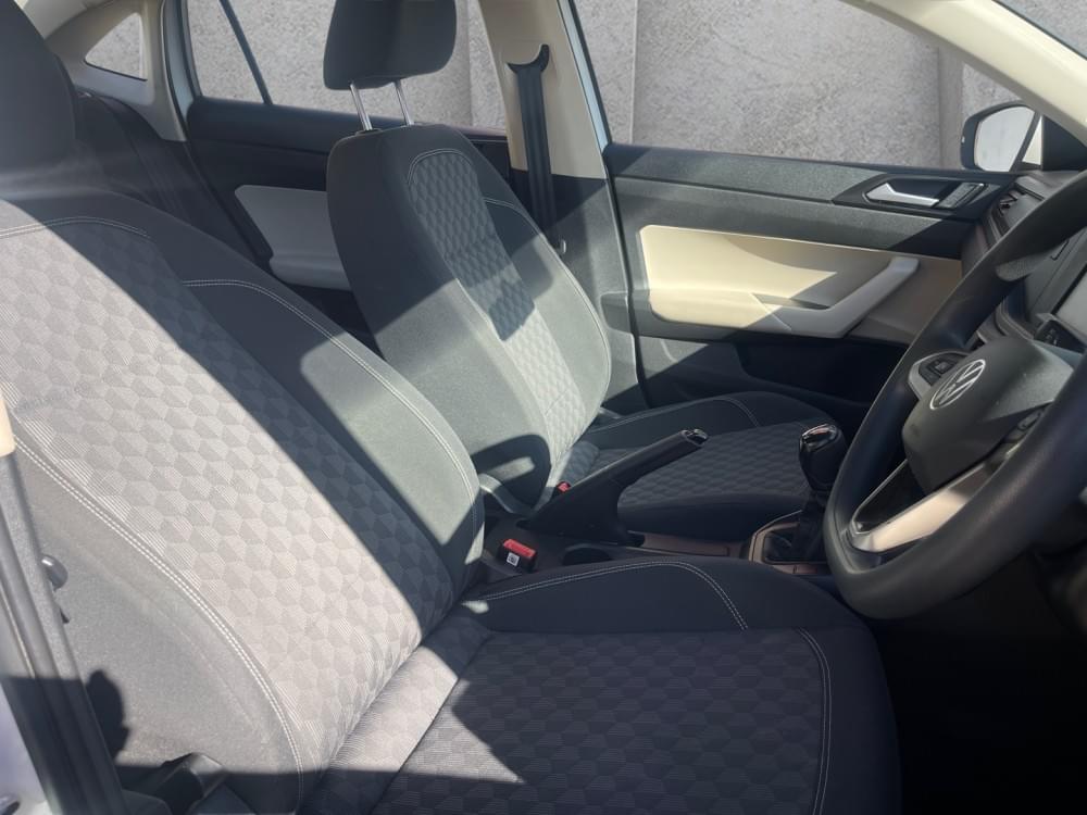 Volkswagen Polo Sedan 1.6 Base