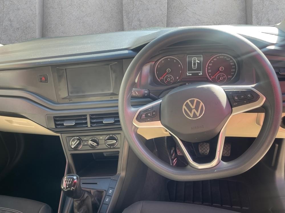 Volkswagen Polo Sedan 1.6 Base